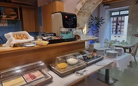 Elia Portou Due